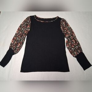 4/20$ Storm Floral Sleeve Black Top
